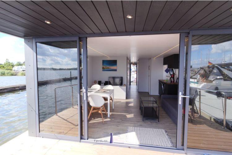 Hausboot Fjord Aries Mit Dachterrasse In Schleswig Hotel Exterior photo