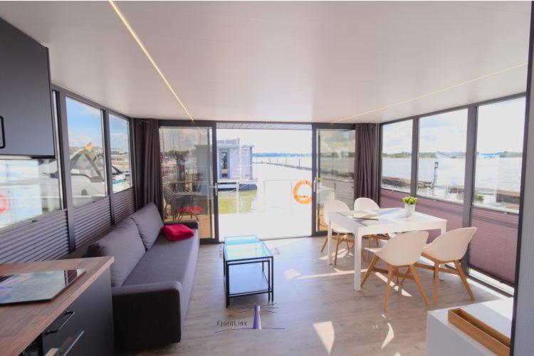 Hausboot Fjord Aries Mit Dachterrasse In Schleswig Hotel Exterior photo