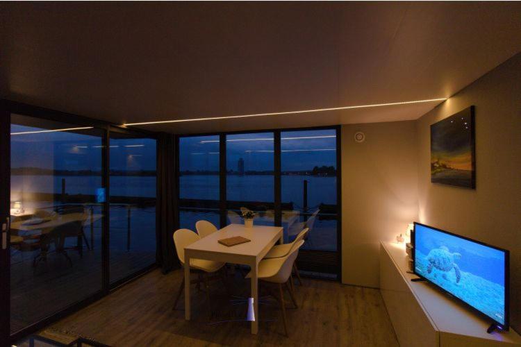 Hausboot Fjord Aries Mit Dachterrasse In Schleswig Hotel Exterior photo